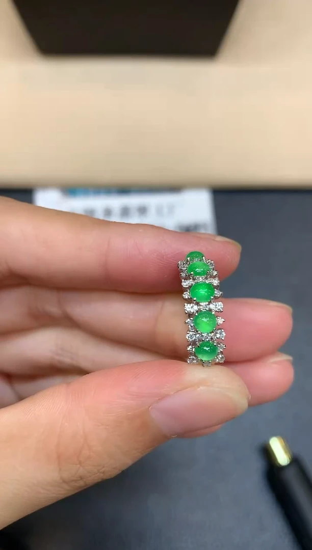 18K金镶嵌戒指翡翠蛋面【无服务费