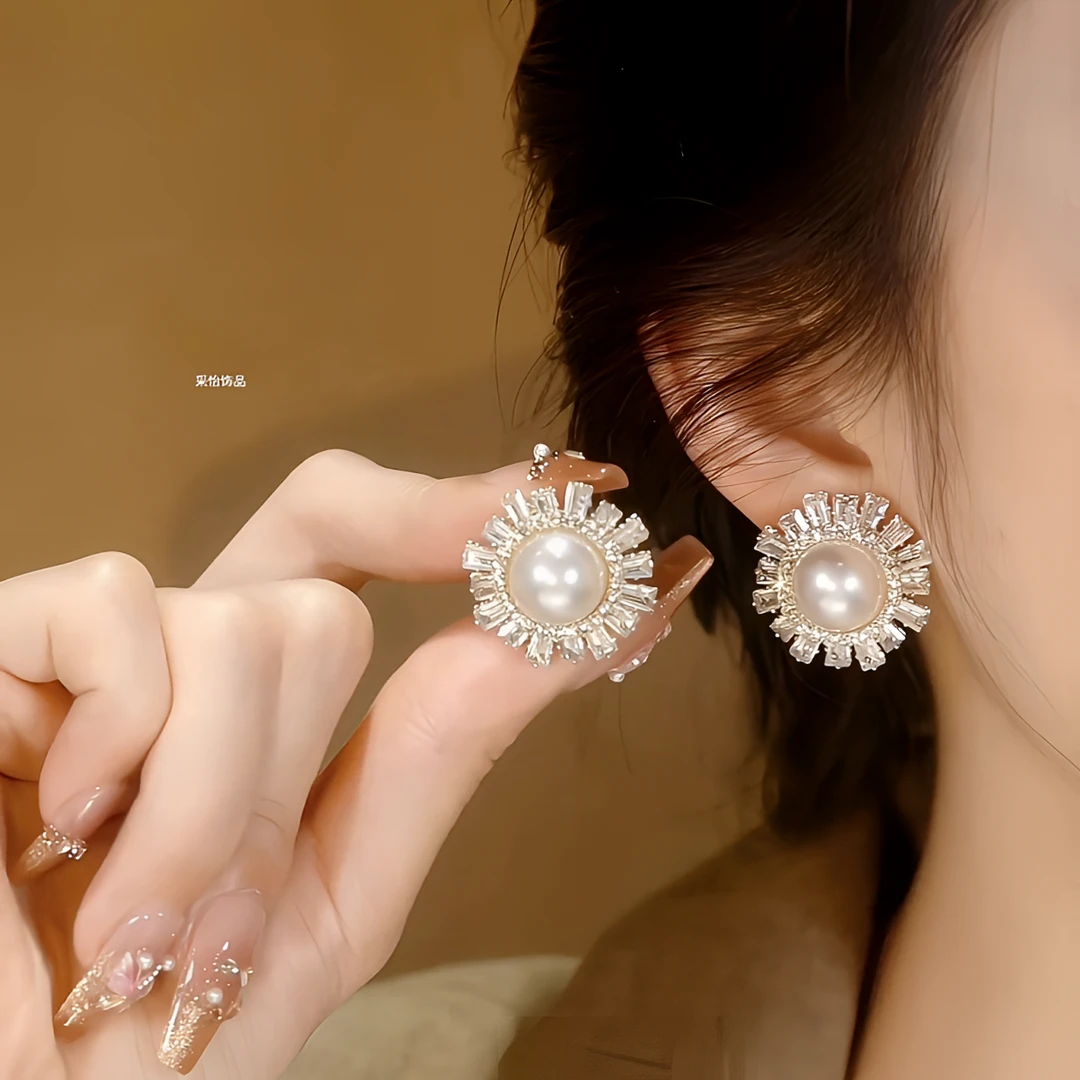 铜合金合成锆石耳饰 富贵花~太阳花贝珠耳钉轻奢独特设计感耳饰女