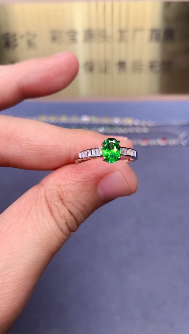 【闪购商品】石榴石（沙弗莱）戒指银S925镶嵌........