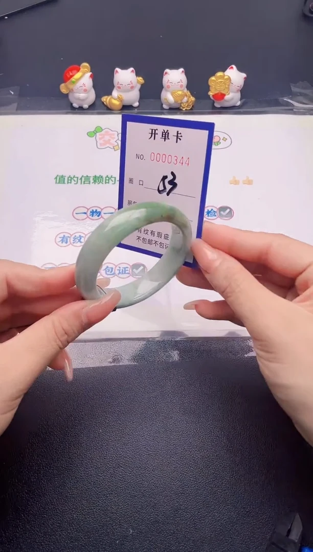 翡翠手镯未镶嵌翡翠手镯未镶嵌