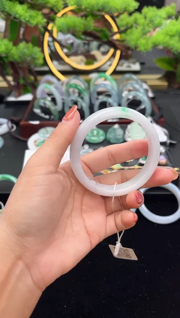 未镶嵌手镯翡翠手镯