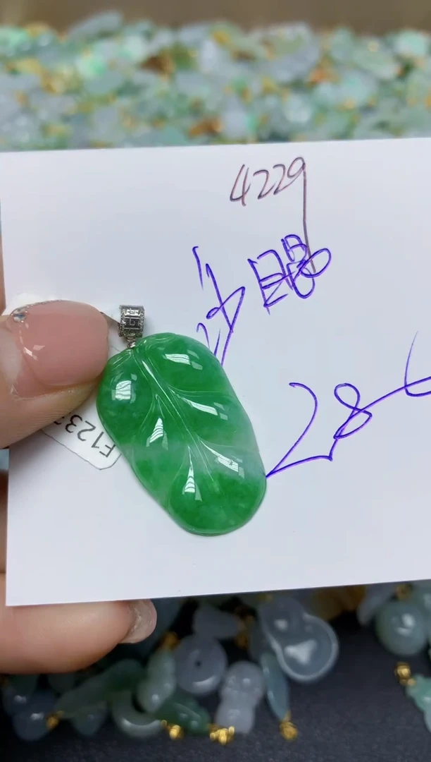 【闪购商品】翡翠挂件18K金镶嵌 天然翡翠A货