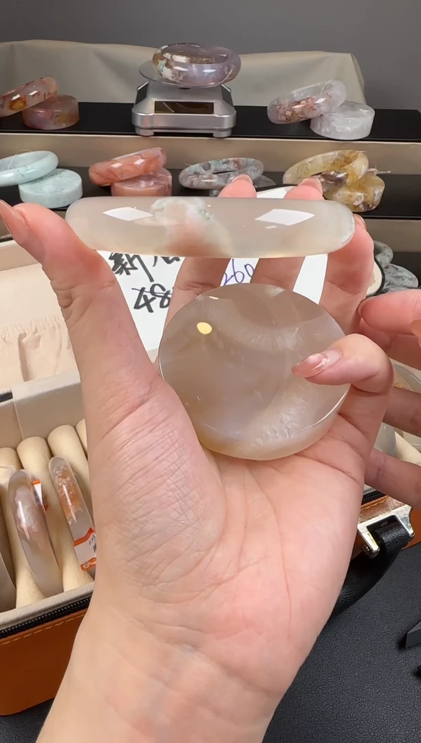 未镶嵌手镯石英质玉樱花玛瑙