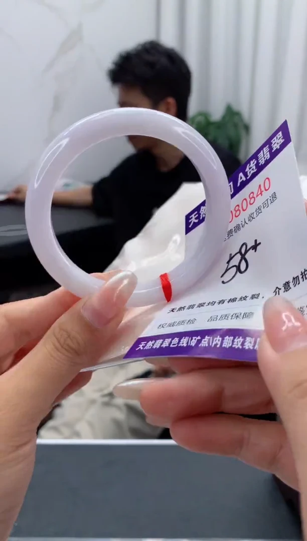 未镶嵌手镯翡翠有纹，完美者勿拍
