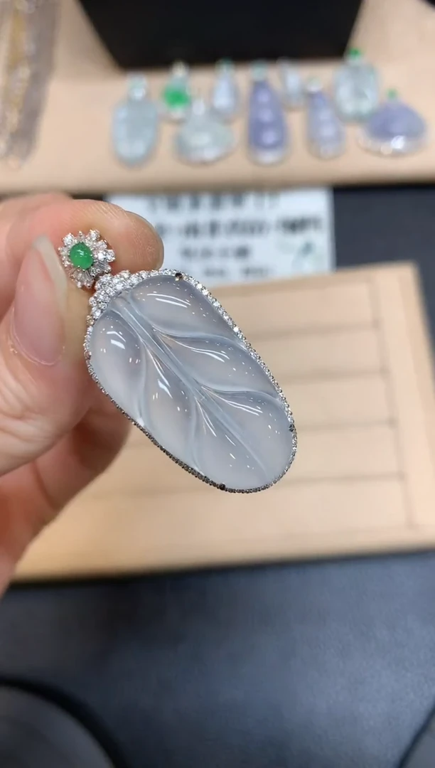 【闪购商品】翡翠颈饰18K金镶嵌树叶【无服务费