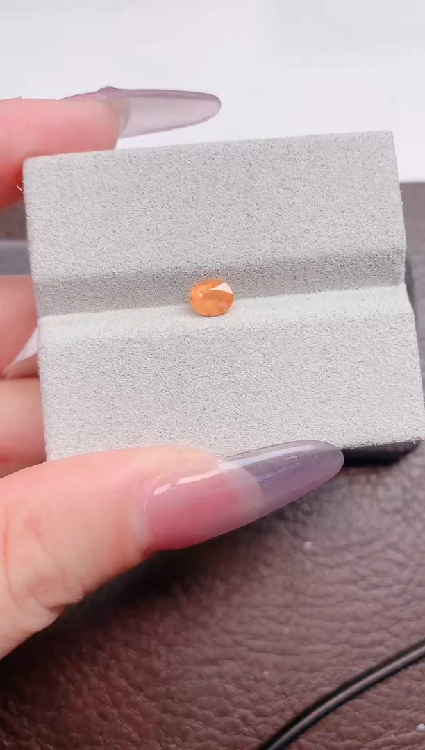 未镶嵌珠宝半成品石榴石（芬达石）福利款微瑕