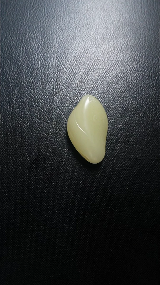 颈饰未镶嵌和田玉吊坠