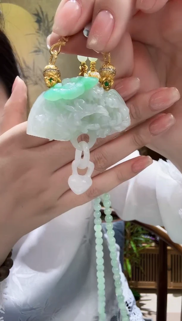 颈饰未镶嵌翡翠吊坠