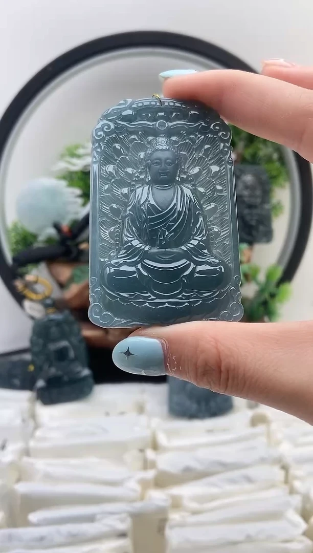 颈饰未镶嵌翡翠大日如来