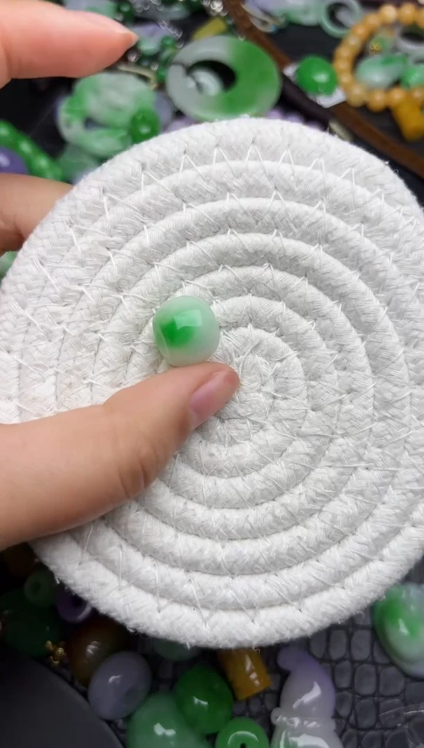 颈饰未镶嵌翡翠缅甸翡翠吊坠