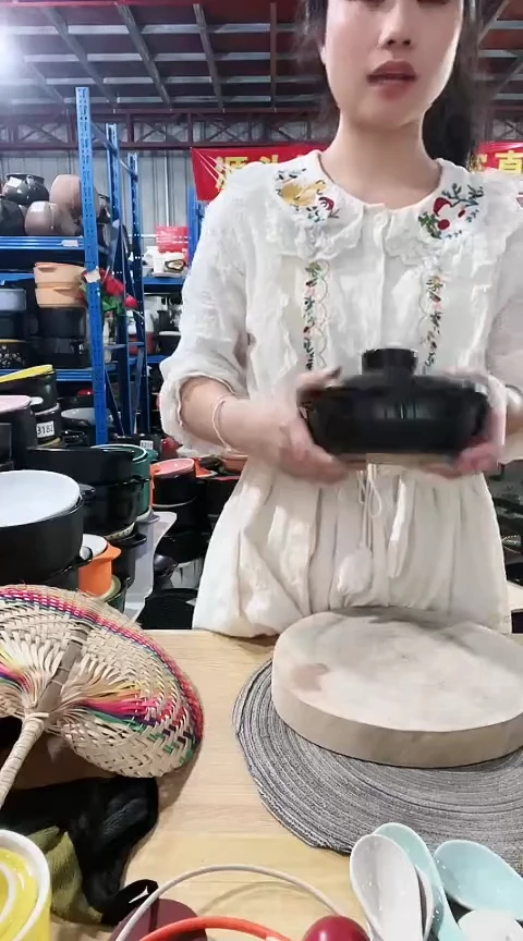 125瑕疵黑色砂锅碗带盖