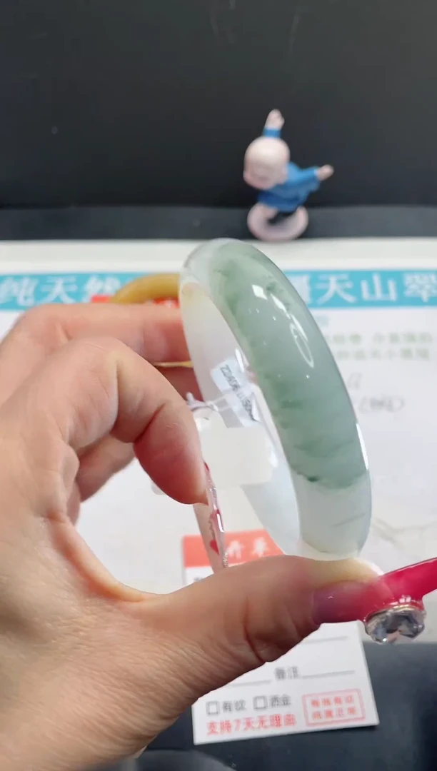 【闪购商品】石英质玉手镯未镶嵌9