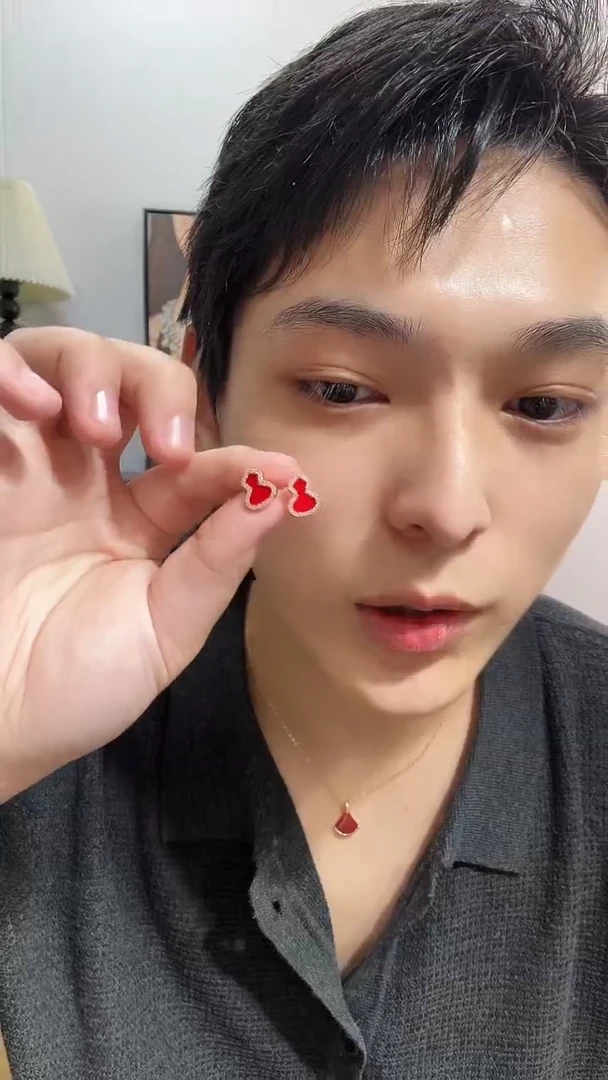 18K金镶嵌耳钉玛瑙/玉髓红葫芦耳钉