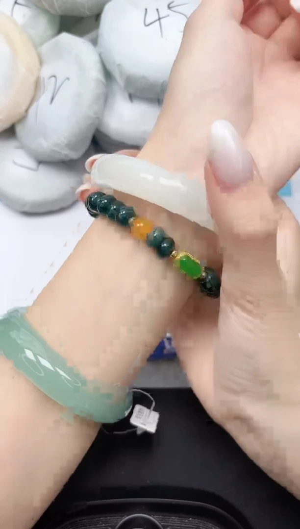 未镶嵌手镯石英质玉3+/6465