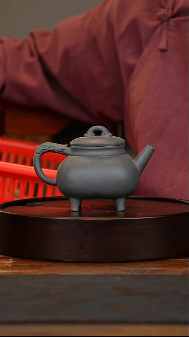 茶壶紫砂三足壶（微瑕）