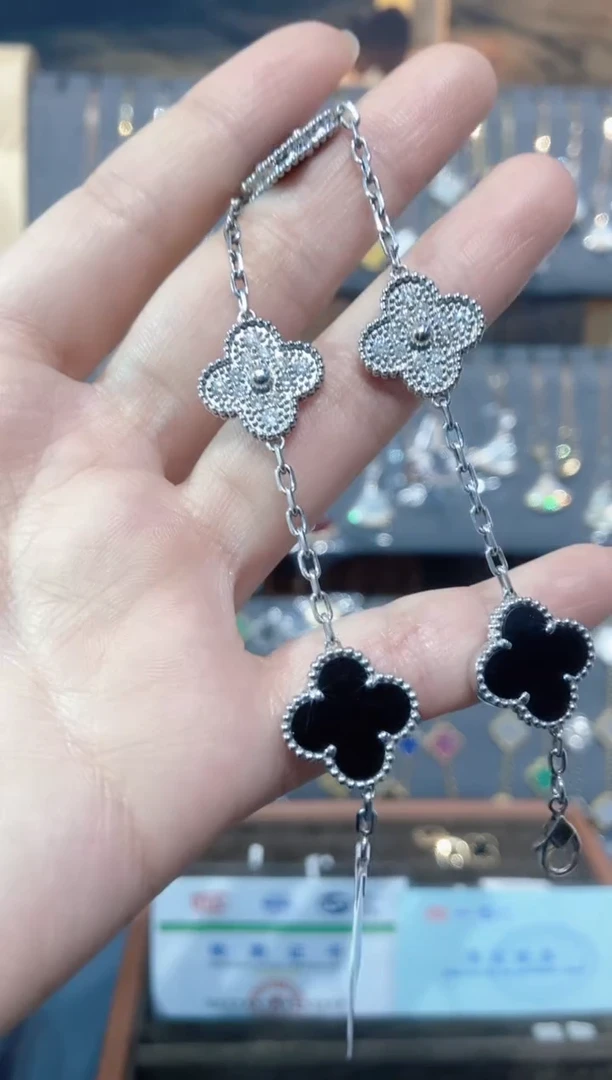 18K金镶嵌手链钻石钻石K白熊猫