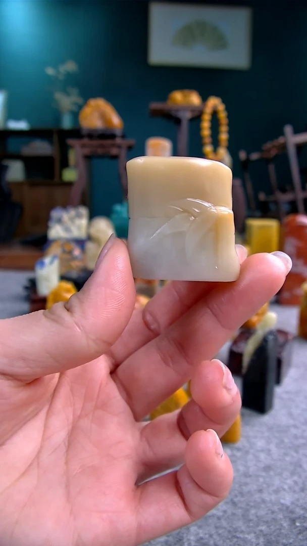 【闪购商品】寿山石结晶黄白芙蓉竹节钮3.3*2*3.4微瑕