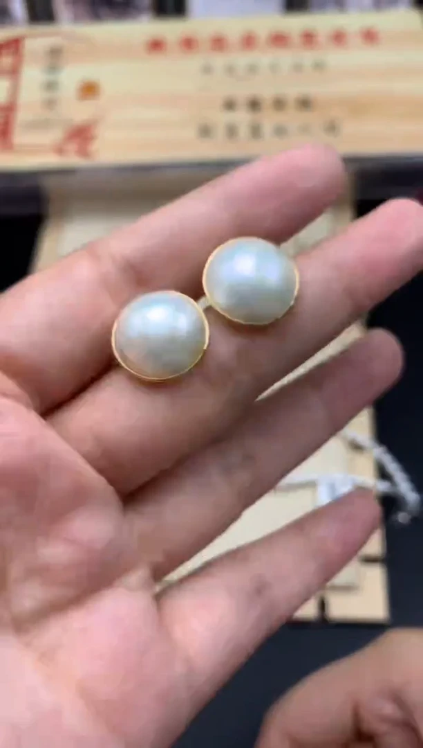 耳饰18K金镶嵌拼合珍珠（马贝珠）////////