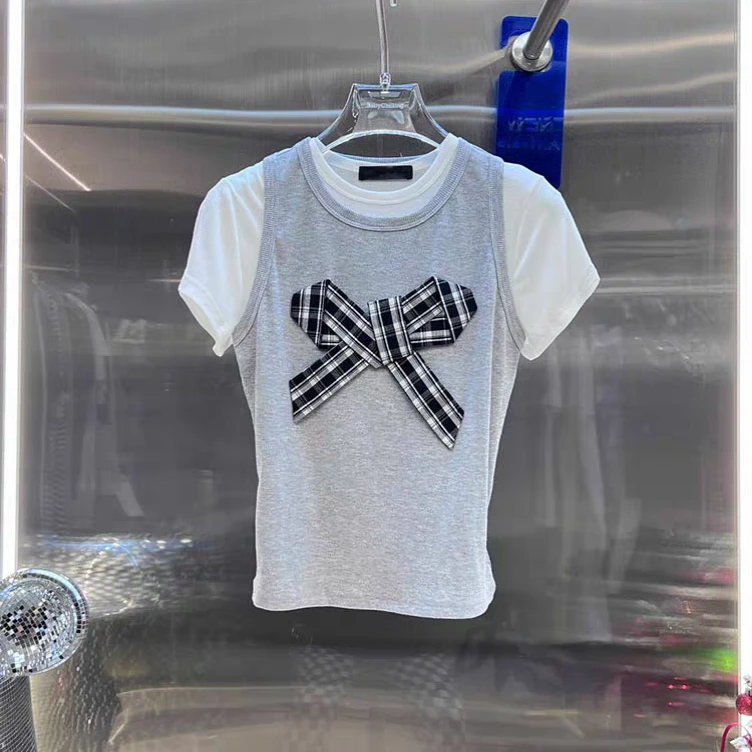 【奥莉】2025春夏：甜酷正肩花边蝴蝶结短袖两件套T恤61585