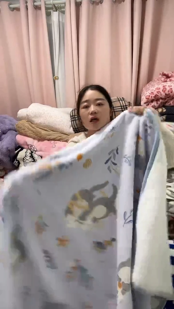 聚酯纤维1.5-1.8树懒款-盖毯