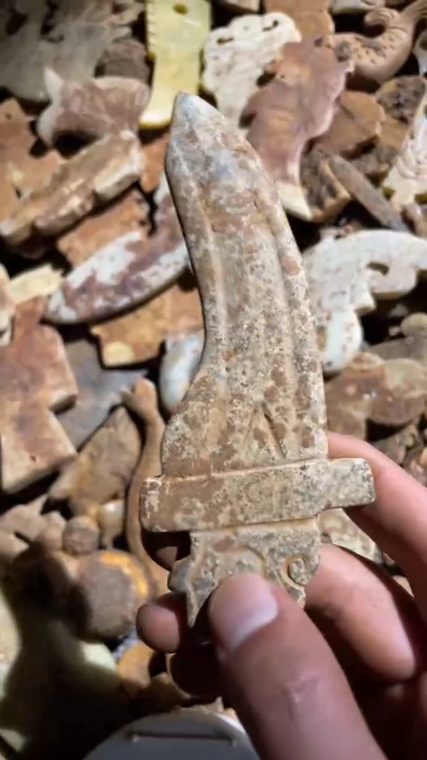 和田玉（糖玉）未镶嵌挂件 东顺摆件链接1524654654