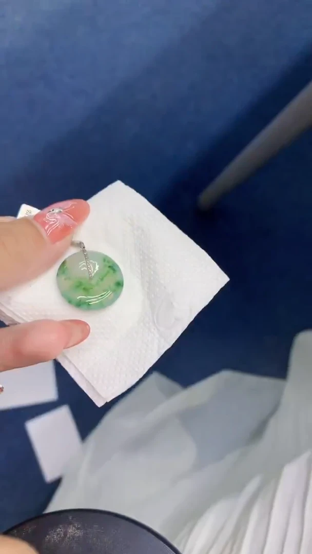 颈饰18K金镶嵌翡翠1