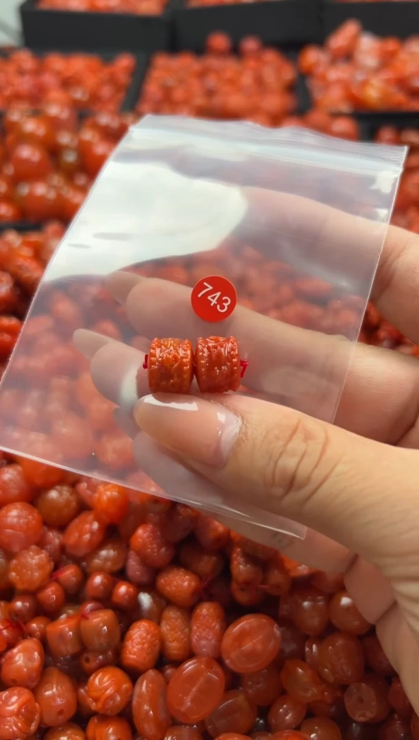 南红玛瑙未镶嵌颈饰1