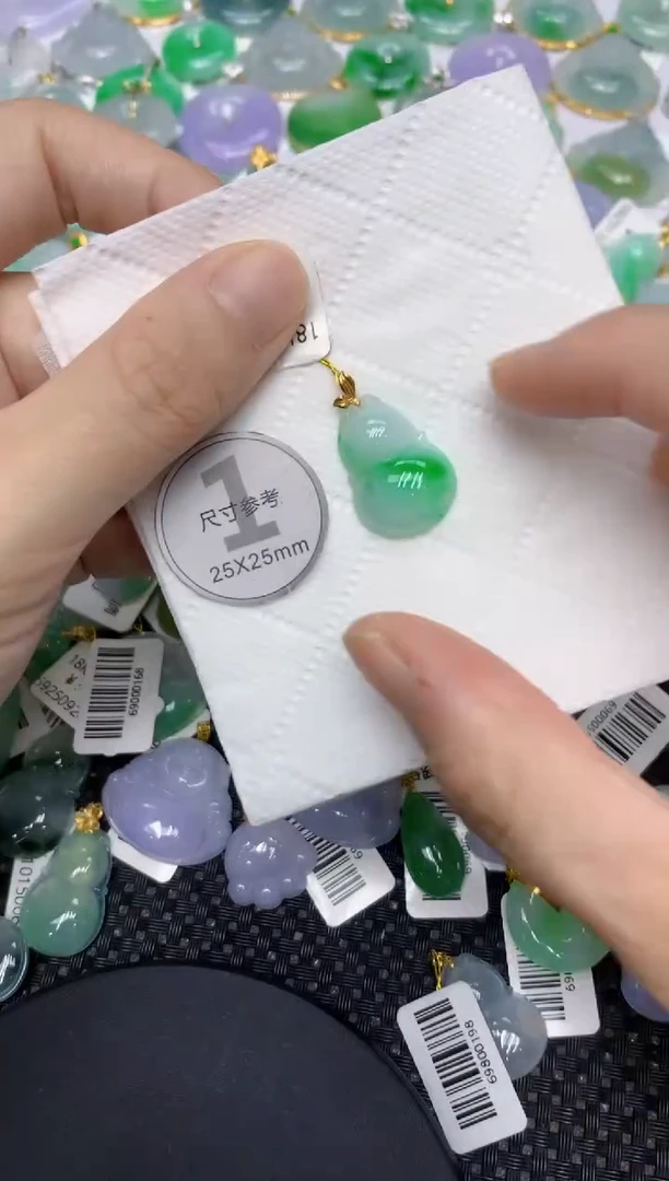 颈饰18K金镶嵌翡翠111111111