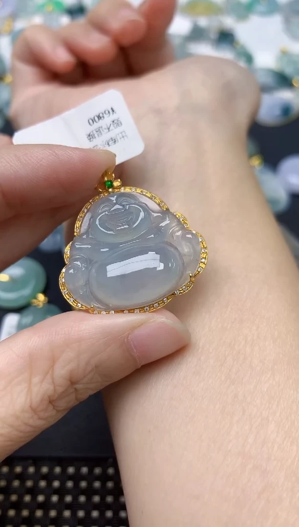颈饰18K金镶嵌翡翠贵*?天然缅甸A货翡翠