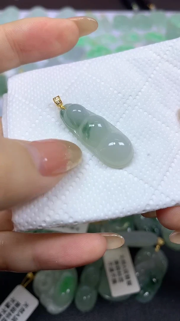 颈饰18K金镶嵌翡翠A货