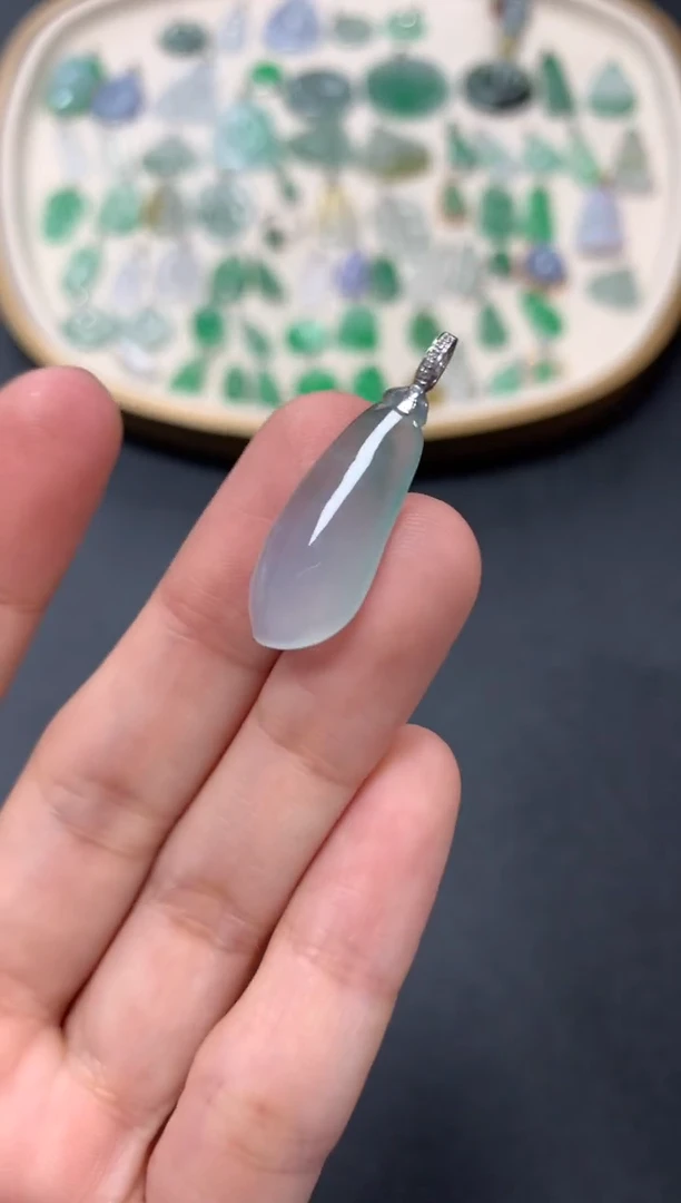 【闪购商品】翡翠吊坠(不含链)18K金镶嵌980