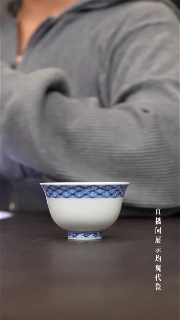 青花铜钱纹铃铛杯