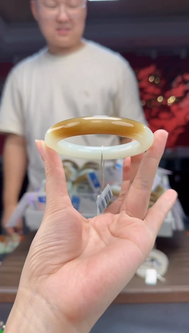 颈饰未镶嵌和田玉且末糖白手镯54-60