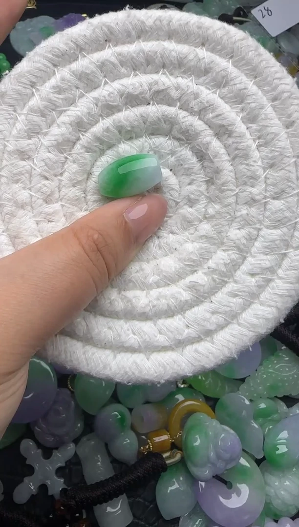 颈饰未镶嵌翡翠缅甸翡翠吊坠