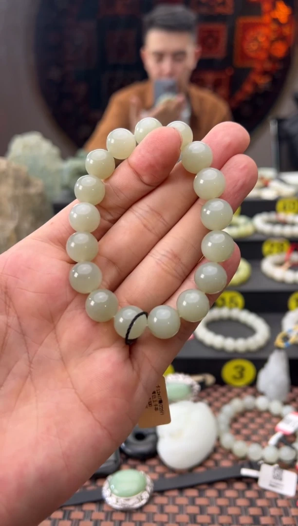 未镶嵌手串和田玉且末料近矿青白玉卡12手串