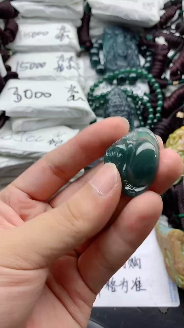 翡翠未镶嵌颈饰8888