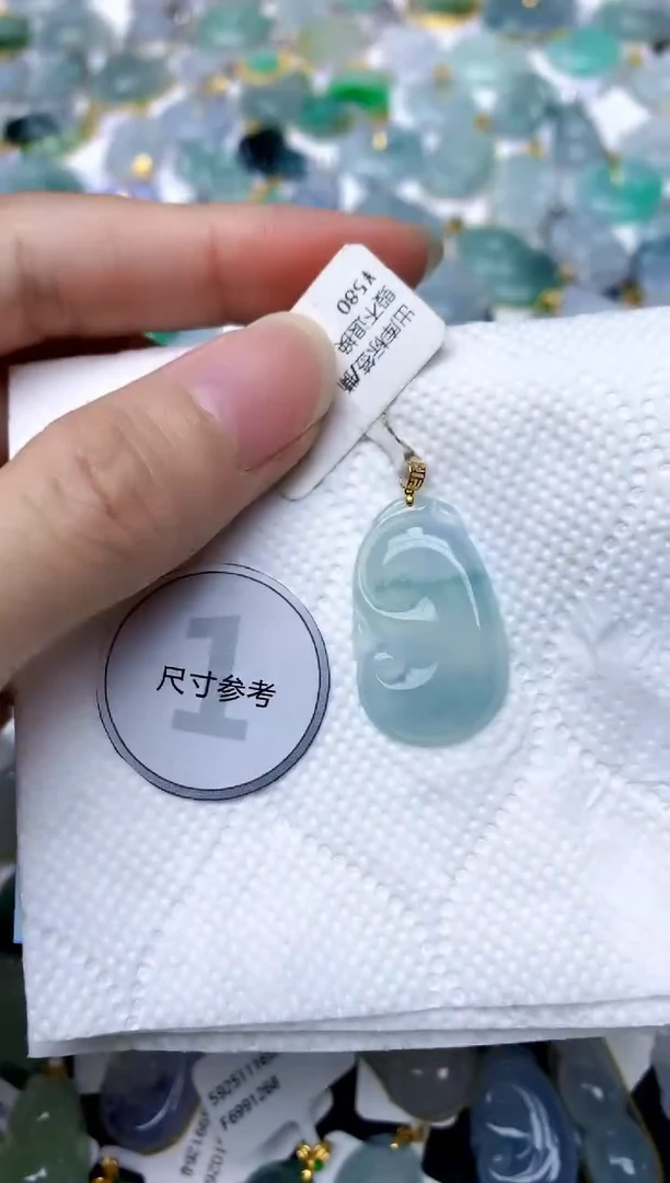 颈饰18K金镶嵌翡翠天然A货翡翠