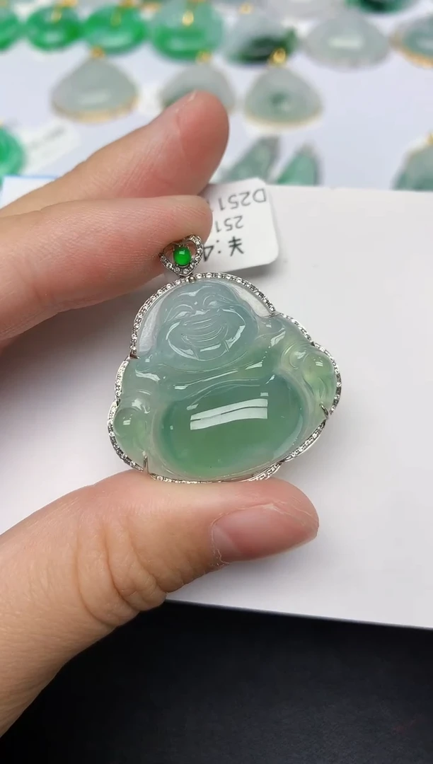 颈饰18K金镶嵌翡翠 天然缅甸A货翡翠百元以上9元证书费自理