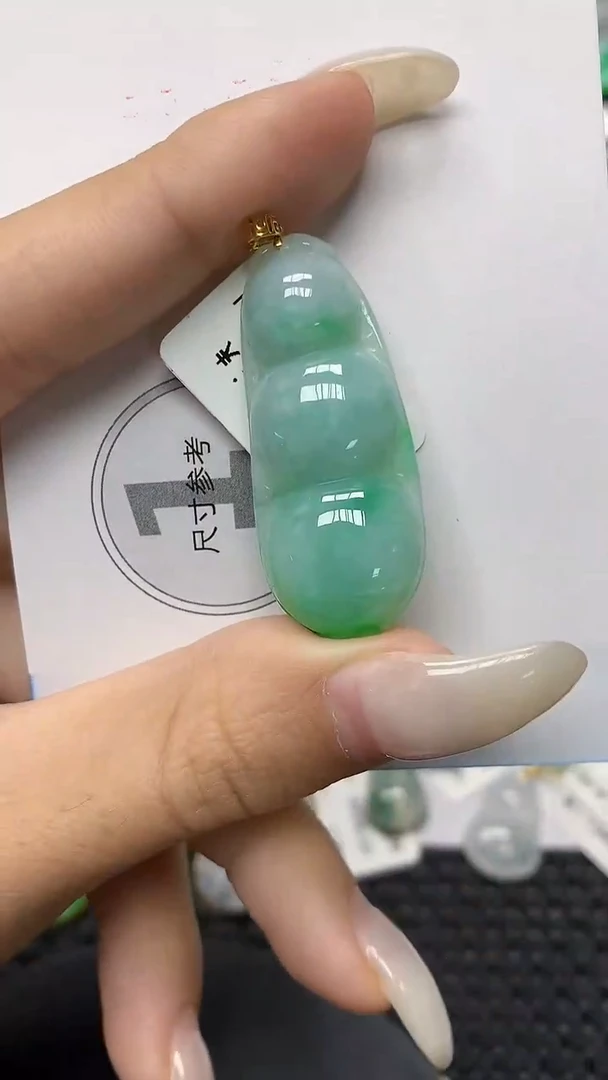 颈饰18K金镶嵌翡翠11111111111