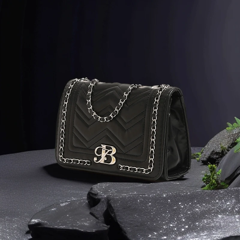 2024新款路易彼岸百搭通勤链条包翻盖磁扣斜挎小方包7098黑色