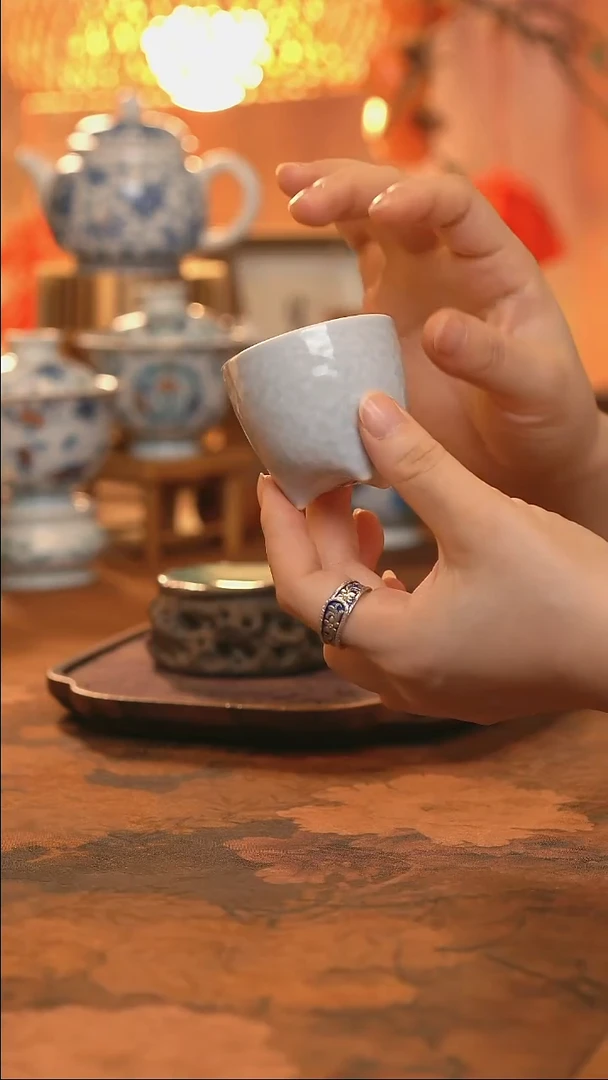 东岳窑木槿紫锤纹三足杯