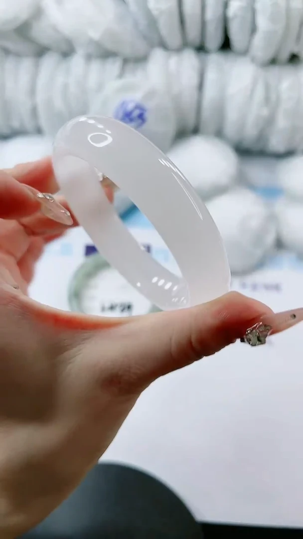 【闪购商品】石英质玉手镯未镶嵌多样性发货L425