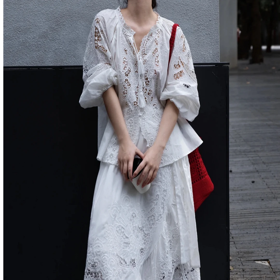 MN.南油原创法式复古重工刺绣拼接衬衫薄款镂空圆领上衣半裙套装