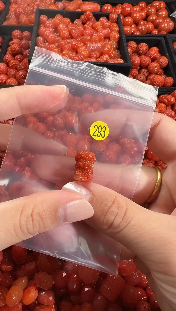 颈饰未镶嵌南红玛瑙1