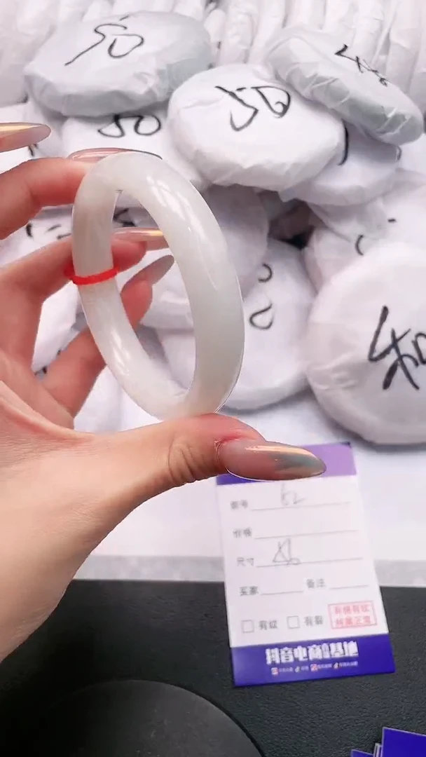 【闪购商品】和田玉手镯未镶嵌13K62-56