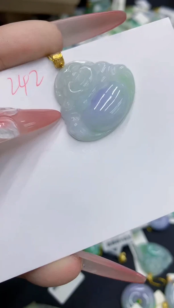 翡翠18K金镶嵌颈饰11111111111111