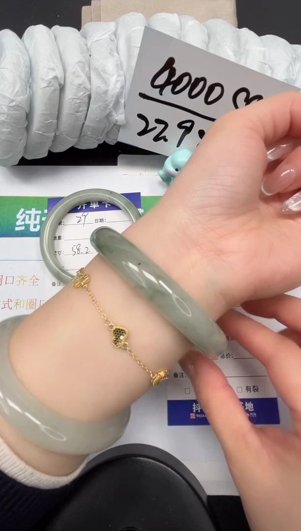 【闪购商品】石英质玉手镯未镶嵌30-64