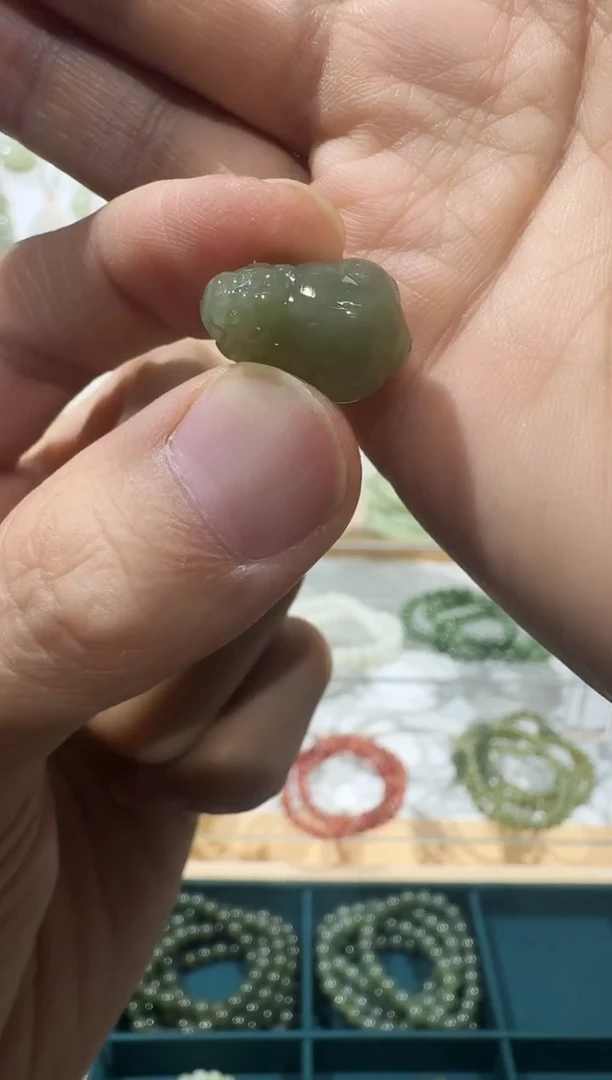 颈饰未镶嵌和田玉貔貅吊坠 多样性发