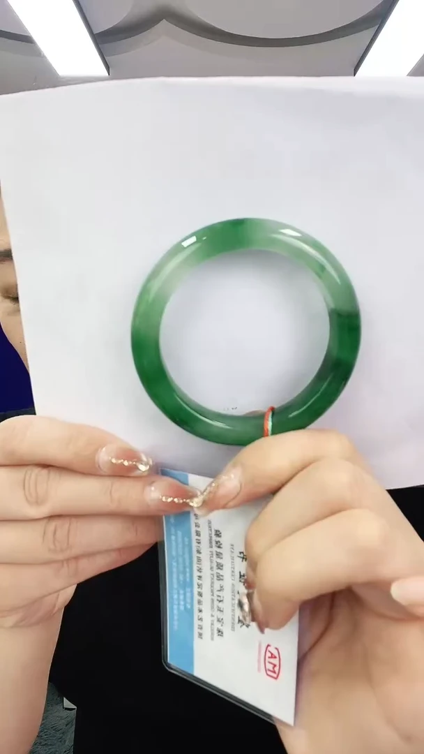 石英质玉（非洲翠）手镯未镶嵌1