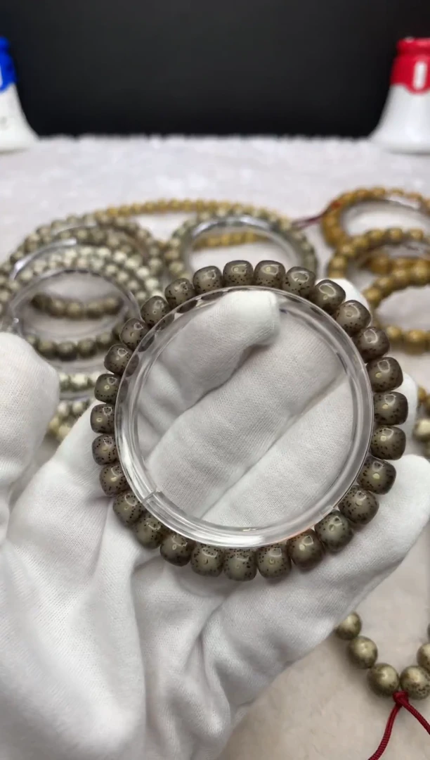 手串星月菩提抖****）8*7黑冰